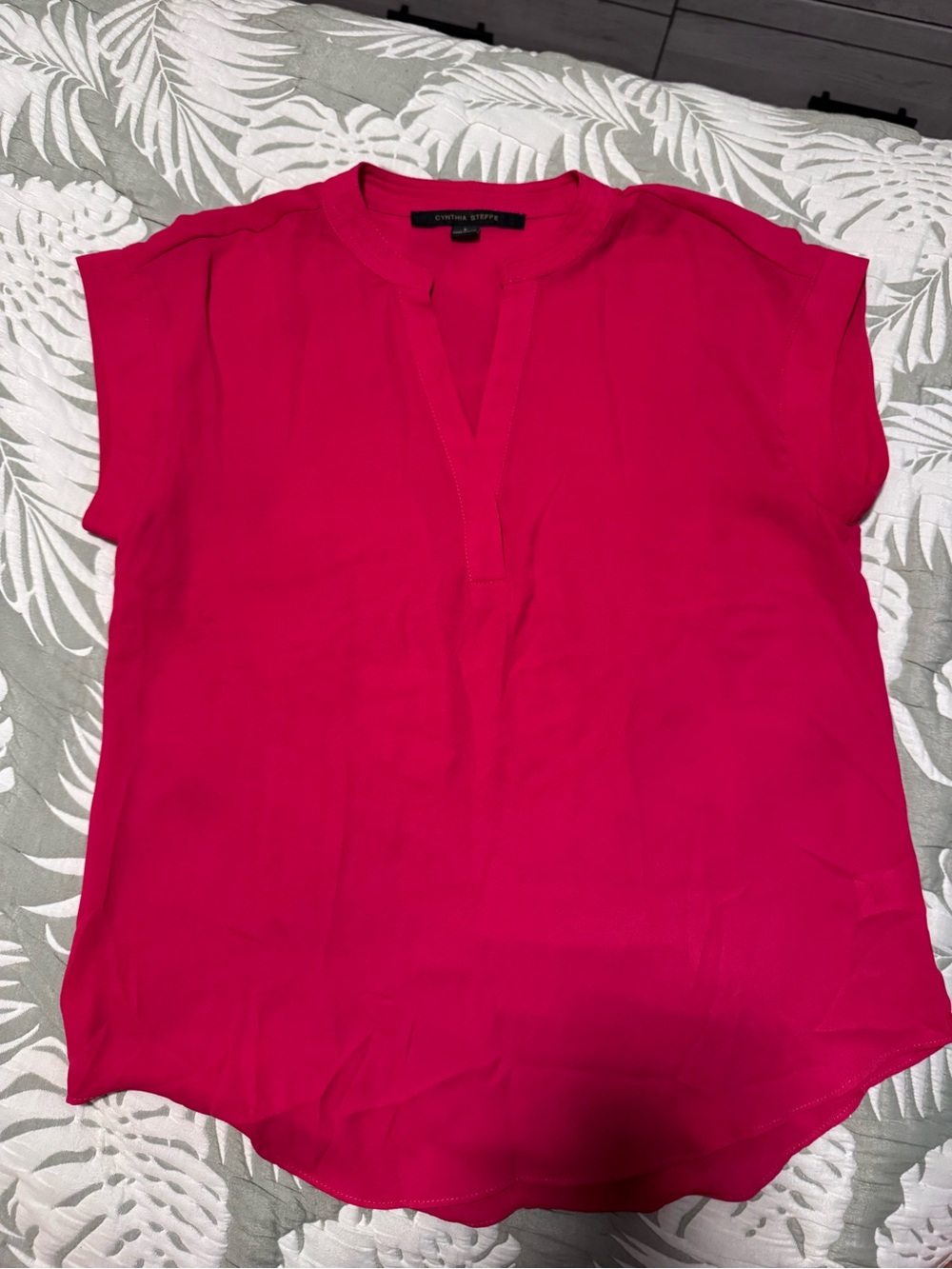 Cynthia Steffe Dark Fuchsia Split-Neck Cap Sleeve Top size S